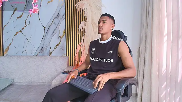 LexiAndDeker online show from 12-01-25, 05:25