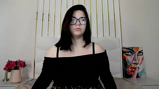 Eliss Shyyo online show from 10-13-25, 06:04