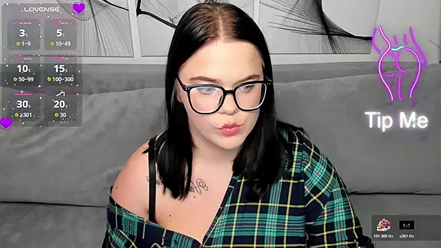 Eliss Shyyo online show from 12-13-25, 08:04