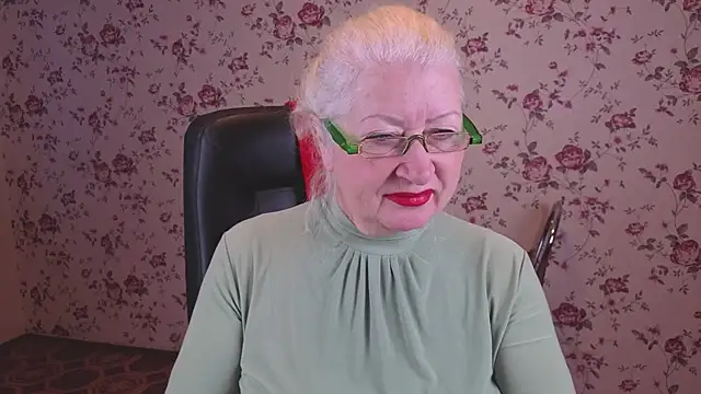 Maya Mayflower online show from 10-26-25, 04:02