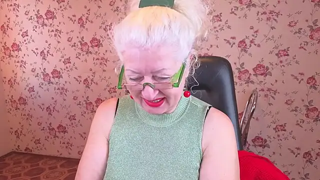 Maya Mayflower online show from 10-31-25, 04:09