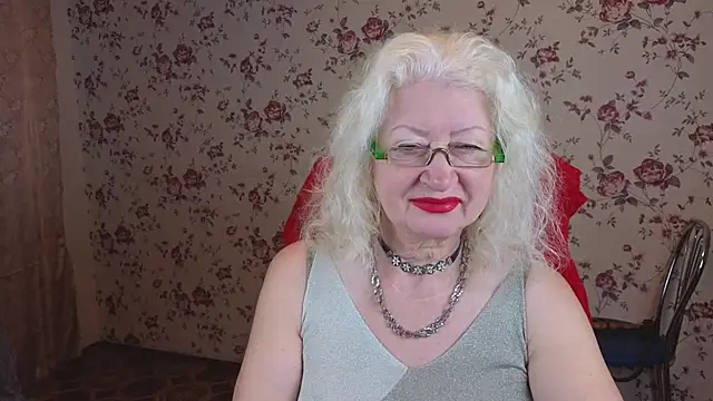 Maya Mayflower online show from 11-06-25, 04:16