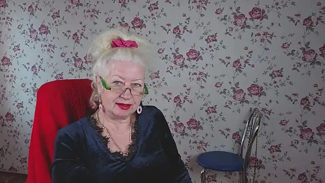 Maya Mayflower online show from 10-11-25, 04:02