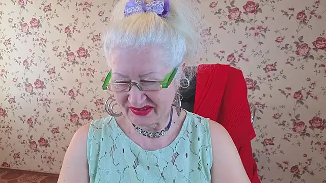 Maya Mayflower online show from 10-23-25, 04:22