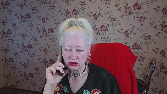 Maya Mayflower online show from 11-30-25, 04:57