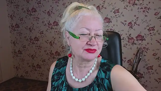 Maya Mayflower online show from 12-16-25, 04:06