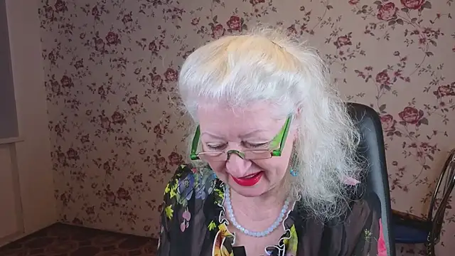 Maya Mayflower online show from 11-17-25, 04:05