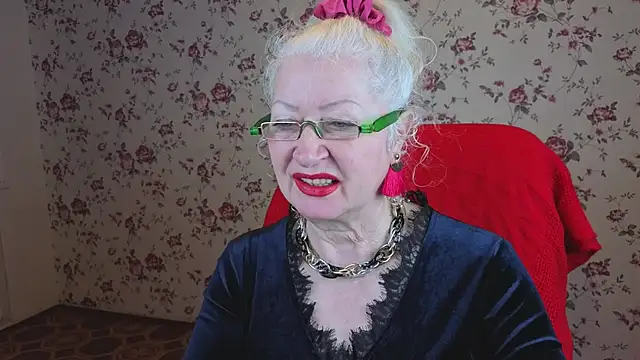 Maya Mayflower online show from 12-15-25, 04:07