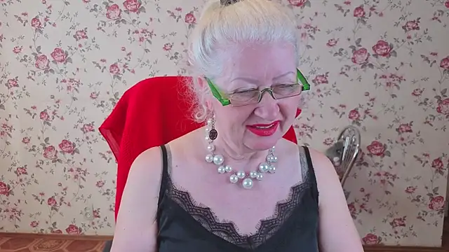 Maya Mayflower online show from 04-17-26, 03:42