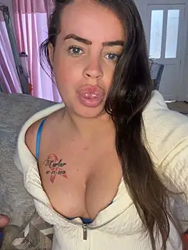 Snapshot of Sophie_23XX chatting on 10-12-25, 11:00 Sophie 23XX online show from 10-12-25, 11:00