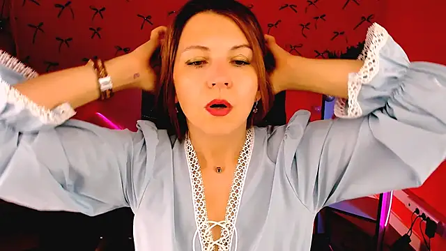 NicoleHitman online show from 03-18-26, 01:24