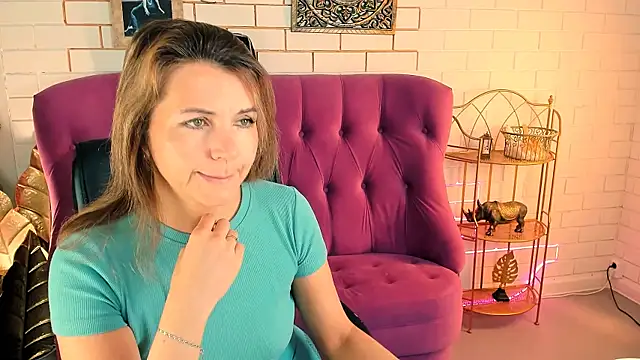 NicoleHitman online show from 09-26-25, 09:27