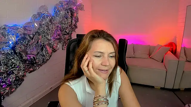 NicoleHitman online show from 09-22-25, 05:13