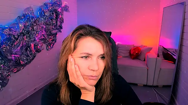 NicoleHitman online show from 10-13-25, 09:33