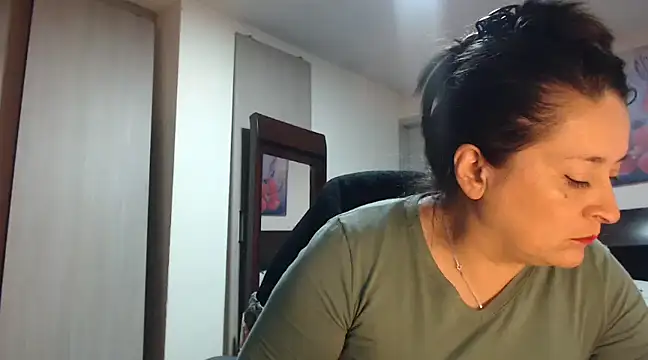 Snapshot of mia_florens chatting on 03-21-25, 02:18 mia florens online show from 03-21-25, 02:18