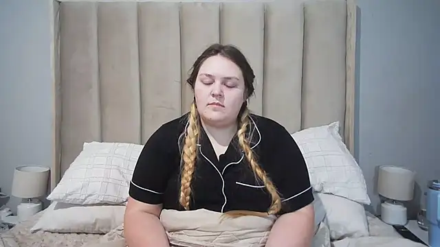 Neytjie online show from 06-30-26, 06:13