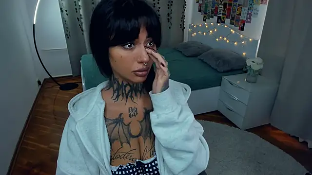 CharimgSabrina online show from 10-27-25, 07:09