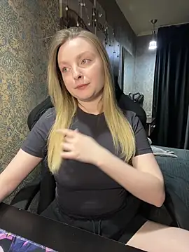 Lina ly online show from 03-28-26, 09:16