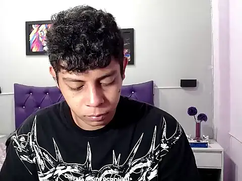 Snapshot of Alejandroo_22 chatting on 10-17-25, 01:13 Alejandroo 22 online show from 10-17-25, 01:13