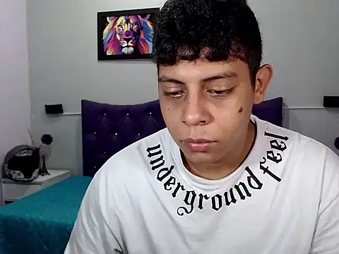 Snapshot of Alejandroo_22 chatting on 09-19-25, 01:37 Alejandroo 22 online show from 09-19-25, 01:37