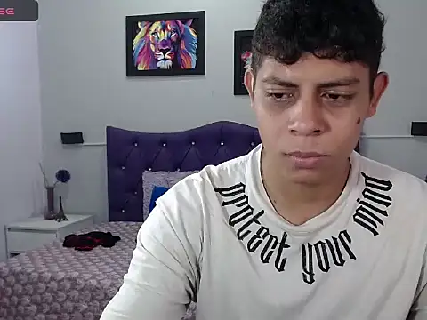 Snapshot of Alejandroo_22 chatting on 09-22-25, 01:50 Alejandroo 22 online show from 09-22-25, 01:50