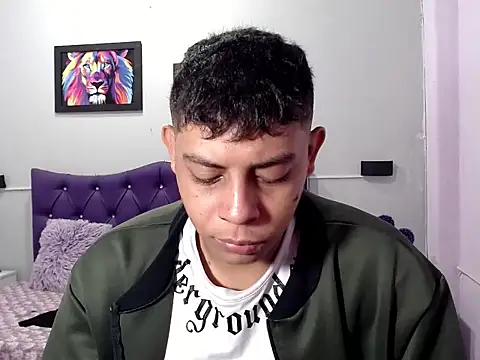 Snapshot of Alejandroo_22 chatting on 10-22-25, 01:32 Alejandroo 22 online show from 10-22-25, 01:32