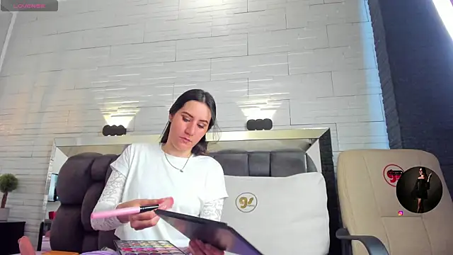 jade heartt online show from 10-24-25, 07:46