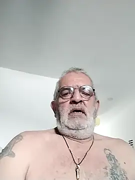Snapshot of coolbrady17 chatting on 09-13-25, 04:45 coolbrady17 online show from 09-13-25, 04:45
