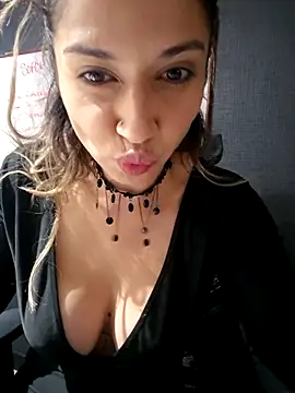 Isabella Varella online show from 10-31-25, 12:35