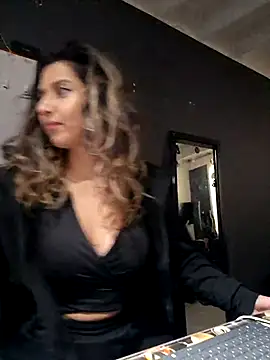 Isabella Varella online show from 10-28-25, 12:59