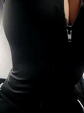 Isabella Varella online show from 09-25-25, 12:44