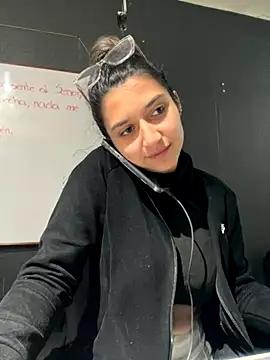 Isabella Varella online show from 12-04-25, 12:15