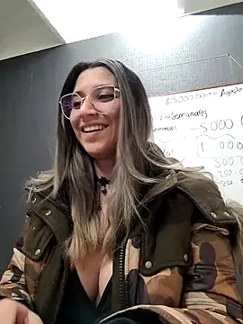 Isabella Varella online show from 03-14-25, 03:36