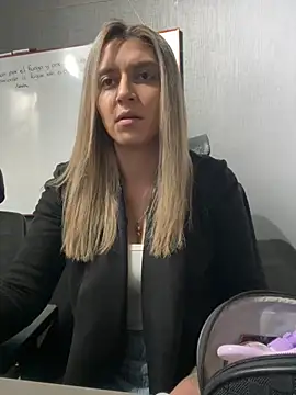 Isabella Varella online show from 01-15-26, 01:25