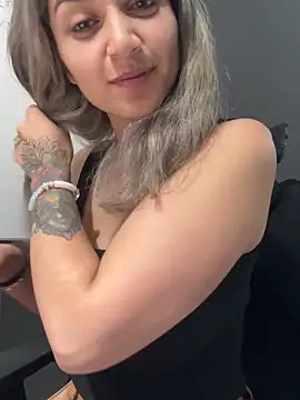 Isabella Varella online show from 12-17-25, 12:54