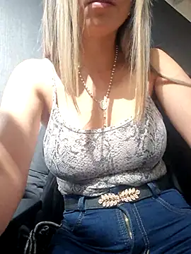 Isabella Varella online show from 09-26-25, 12:56
