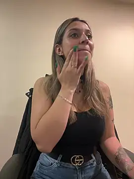 Isabella Varella online show from 02-25-26, 01:00