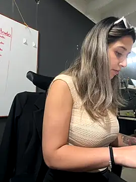 Isabella Varella online show from 11-13-25, 12:42