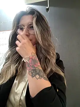 Isabella Varella online show from 03-10-25, 04:35