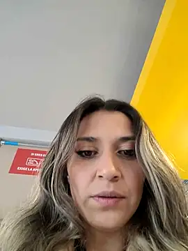 Isabella Varella online show from 03-10-25, 01:32