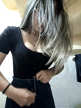 Isabella Varella online show from 03-12-25, 04:56