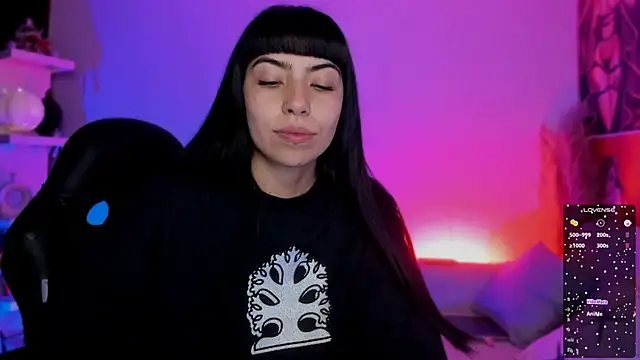 Snapshot of Saraa_Desiree chatting on 10-17-25, 11:28 Saraa Desiree online show from 10-17-25, 11:28