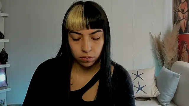 Snapshot of Saraa_Desiree chatting on 09-10-25, 12:48 Saraa Desiree online show from 09-10-25, 12:48