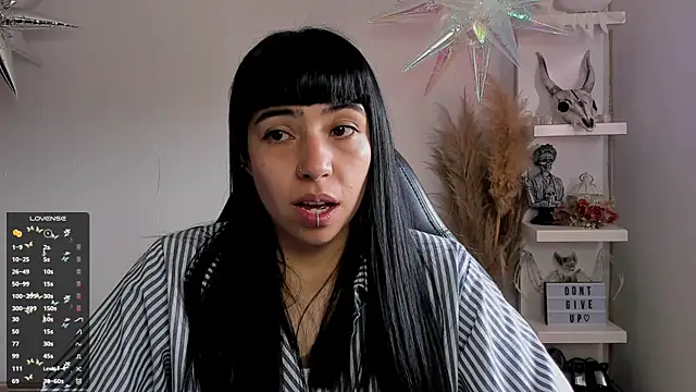 Snapshot of Saraa_Desiree chatting on 03-08-25, 09:40 Saraa Desiree online show from 03-08-25, 09:40