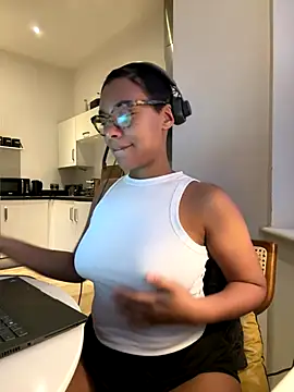 Melia Rayne online show from 11-13-25, 04:00