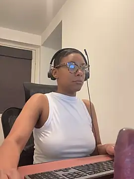 Melia Rayne online show from 05-18-26, 09:36