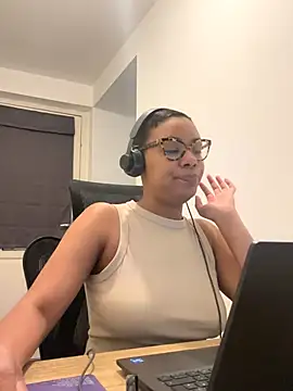 Melia Rayne online show from 11-28-25, 10:04