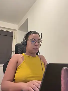 Melia Rayne online show from 12-16-25, 10:52