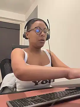 Melia Rayne online show from 05-14-26, 09:39