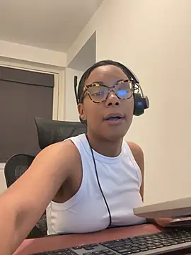 Melia Rayne online show from 05-19-26, 10:33